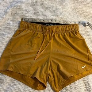 women’s nike shorts, medium